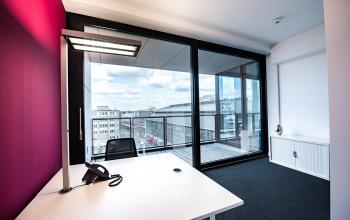 Großes Büro mieten in Berlin Mitte mit schöner Aussicht