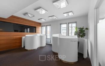 Moderner Büroraum in Unter den Linden 21, Berlin Mitte mit ergonomischen ThinkPods und viel natürlichem Licht.