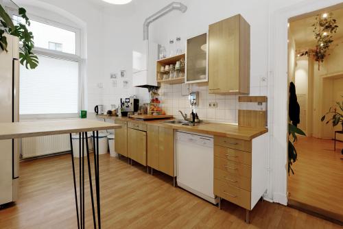 Voll ausgestattete Küche der Bürofläche in Berlin