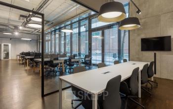 Modern office space rental at Hussitenstraße 32, Berlin Mitte, featuring spacious workstations, conference room, and large windows.