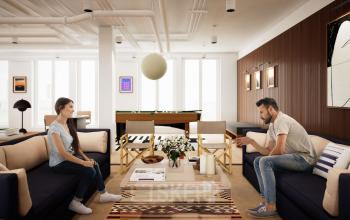 Gemütlich möbliertes Büro in der Rosenthaler Straße 43-45, Berlin Mitte mit zwei Personen im Gespräch und einem Billardtisch im Hintergrund.