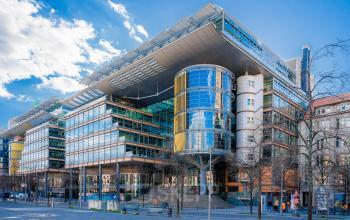 Moderne Bürogebäude an der Linkstraße 2 in Berlin Mitte, Berlin, ideal für Bürofläche mieten.