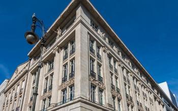 Außenansicht des Bürogebäudes Unter den Linden 10 in Berlin Mitte, geeignet für Büroraum mieten bevorzugt zentrale Lage.