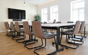 Helle und geräumige Konferenzräume in der Französische Str. 12, Berlin Mitte, ideal für Unternehmen, die Büroraum mieten möchten.