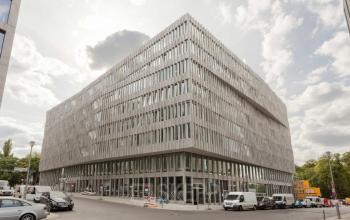 Schöne Außenansicht vom Bürogebäude in Berlin Moabit 