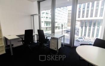 Bürofläche mieten mit großer Fensterfront in Berlin Moabit 