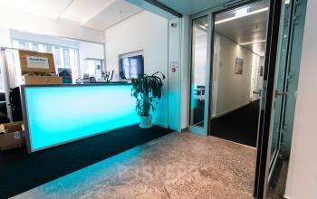 Büorgebäude mit geschmackvoller Rezeption an der Bertha-Benz-Straße