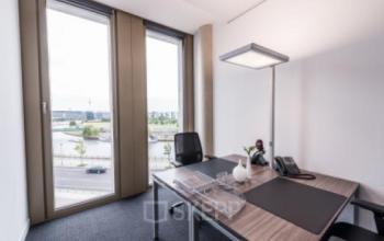 Helles Büro mieten in Berlin Moabit