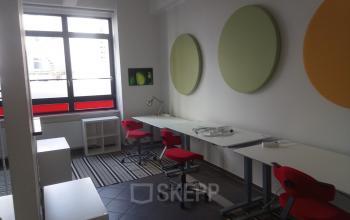 Arbeitsplätze im Teambüro in der modernen Bürolocation in Berlin Moabit