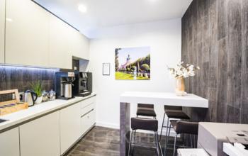 Voll ausgestattete Gemeinschaftsküche der Immobilie in Berlin, Prenzlauer Berg