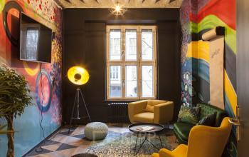 Hipper Gemeinschaftsbereich in stylischen Farben