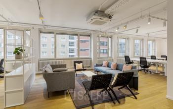 Moderne Bürofläche mieten in Berlin Tiergarten, Nürnberger Straße 8 mit heller, stilvoller Einrichtung und Arbeitsbereichen.