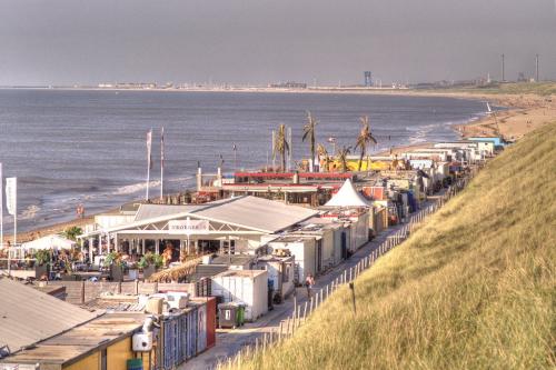 Office to rent at Zomerzorgerlaan 50 in Bloemendaal, overlooking the coast with a beachfront setting and nearby amenities.