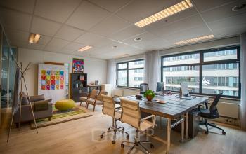 Spacious office to rent at Tolnasingel 1 - 3, Bodegraven, with modern furnishings, large windows, and a light wood floor.