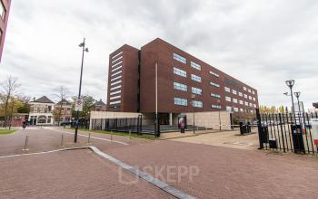 Exterior view of a brick office building at Ceresstraat 1, Breda Centrum-Station, highlighting potential office space rental opportunities.