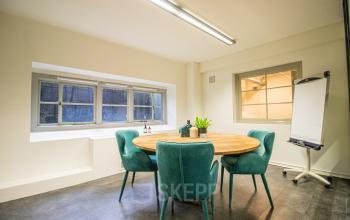 A modern conference room at Ceresstraat 13, Breda Centrum-Station, ideal for businesses looking to rent office space with a stylish touch.