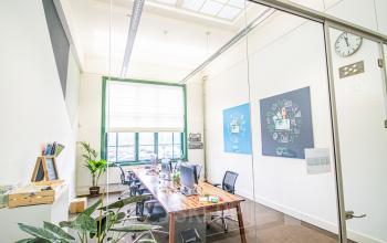 Modern, well-lit office space rental at Ceresstraat 13 in Breda Centrum-Station, featuring a conference table and comfortable seating area.