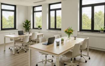 Bright and modern furnished office space with desks and chairs, located at Druivenstraat 25-31 in Breda Oost, ideal for rent office space needs.