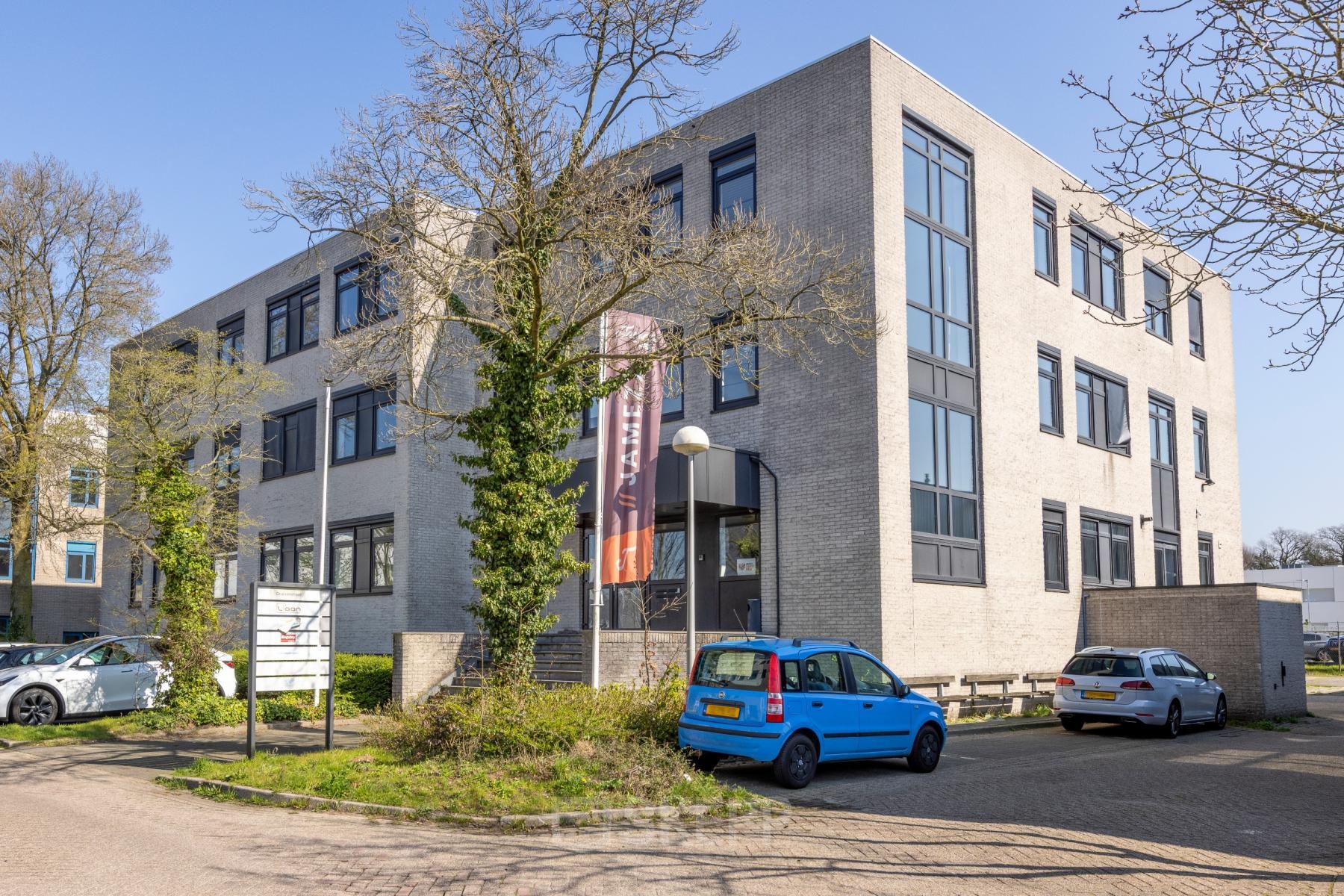 Exterior view of the office building at Druivenstraat 25-31 in Breda Oost, ideal for office space rental.