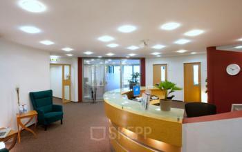 Stilvolle Rezeption im Bürogebäude in Bremen, Flughafen