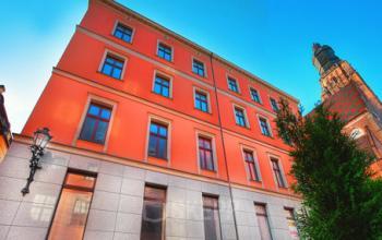 widok biurowca z zewnątrz świętej elżbiety wrocław