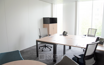Bright, modern office space at Louizalaan / Avenue Louise 143 in Brussels Elsene with desks, chairs, and natural light ideal for office space rental.