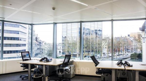 Bright office space with desks and phones overlooking the city, ideal for office space rental at Louizalaan / Avenue Louise 480, Brussels Elsene.