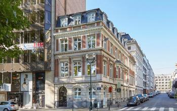 Kantoorruimte te huur op Louizalaan / Avenue Louise 367 in Elsene, Brussel. Het pand heeft een klassieke gevel en ligt in een zakelijke buurt.