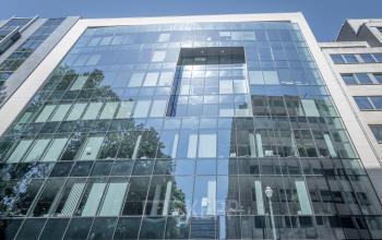 Exterior view of an office building at Meeûssquare / Square de Meeûs 37 in Brussels European District, ideal for office space rental.