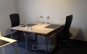 gezellig kantoor met werkplekken