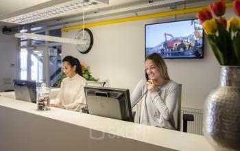 Professionals manage office space rental inquiries at Kanaalweg 33, Capelle aan den IJssel, with a vibrant, friendly atmosphere.