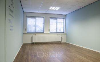 Bright and well-lit empty office space available for office space rental at Kanaalweg 33, Capelle aan den IJssel.
