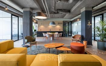 Modern and stylish office space in Capelle aan den IJssel at Fascinatio Boulevard 522, featuring contemporary furniture and a welcoming atmosphere ideal for office space rental.