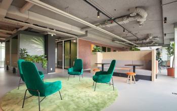 Modern office space at Fascinatio Boulevard 522, Capelle aan den IJssel, featuring vibrant green chairs and collaborative work areas, ideal for office space rental.