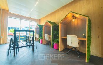 Unique office space rental at Hambakenwetering 1-kr, Den Bosch, featuring creative workspaces with cozy booths in a modern wooden interior. Ideal for professionals seeking a vibrant, inspired atmosphere.