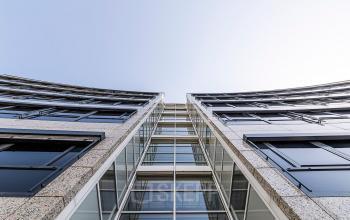 Modern exterior facade of the office building at Pettelaarpark 110, Den Bosch, featuring glass windows and sleek design, ideal for office space rental.