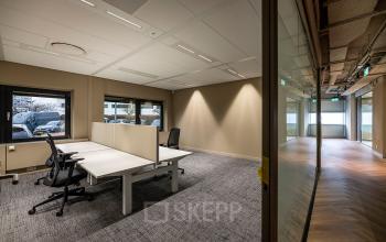 Office space at Pettelaarpark 110, Den Bosch, featuring bright windows and modern workstations, ideal for office space rental.