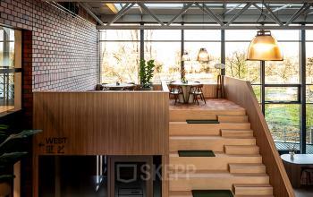 Modern, airy office at Hambakenwetering 5, Den Bosch with wooden staircase and large windows. Ideal for office space rental.