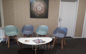 Cozy seating area at Hambakenwetering 18, Den Bosch, with modern chairs and a coffee table, ideal for casual meetings in office space rental.