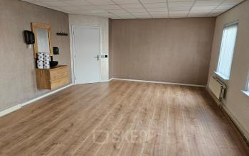 Empty office space at Hambakenwetering 18, Den Bosch, featuring wooden floors and beige walls, ideal for businesses seeking flexible office space rental options.