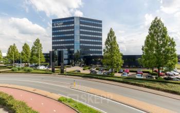 Exterior view of a modern office building at Reitschweg 1 in Den Bosch, showcasing available office space rental opportunities.