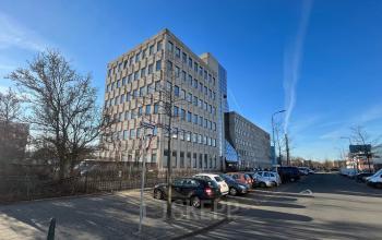Exterior view of an office building at Platinaweg 10, The Hague Escamp, featuring ample parking space in front of the building. Ideal for office space rental or office to rent enthusiasts.