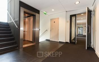 Spacious office hallway located at Bezuidenhoutseweg 161, The Hague Haagse Hout, perfect for rent office space opportunities.