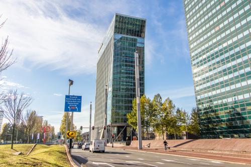 Exterior view of office buildings on Schenkkade 50, The Hague Haagse Hout, suitable for those seeking office space rental.