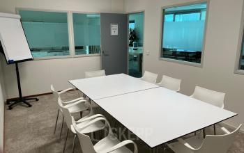 A functional conference room at Oder 20, The Hague Leidschenveen-Ypenburg, featuring a long table and multiple chairs, suitable for office space rental.
