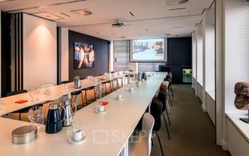 Spacious, well-lit meeting room with modern amenities ideal for an office space rental at President Kennedylaan 19, The Hague.