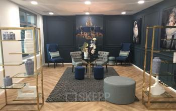 Stylish furnished office lounge area at Johan de Wittlaan 3-7 in The Hague Statenkwartier, ideal for office space rental.