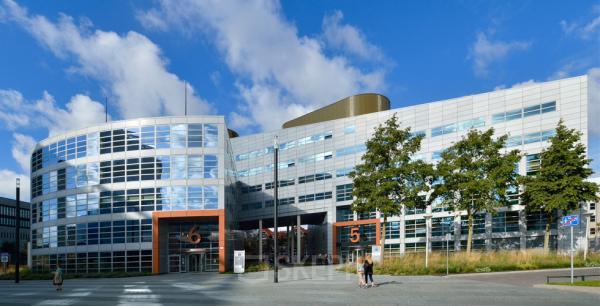 vrijstaand kantoorgebouw