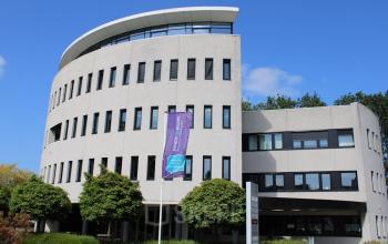 Modern exterior view of office building at Keulenstraat 12, Deventer, available for office space rental.