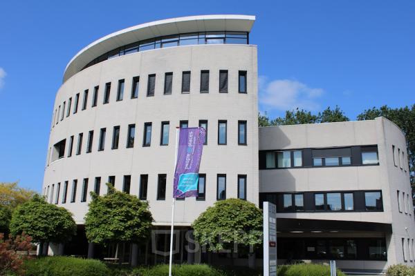 Modern exterior view of office building at Keulenstraat 12, Deventer, available for office space rental.